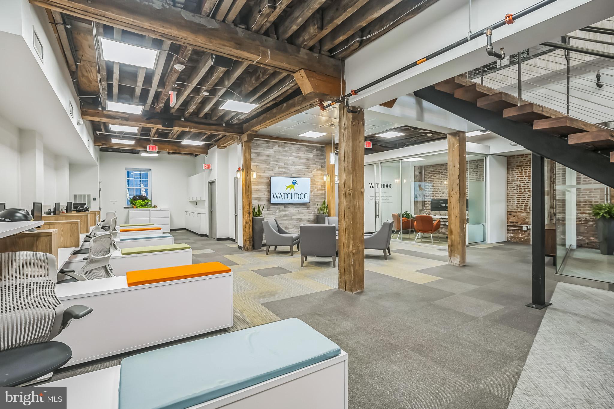 LOGAN SQUARE - Commercial Sale