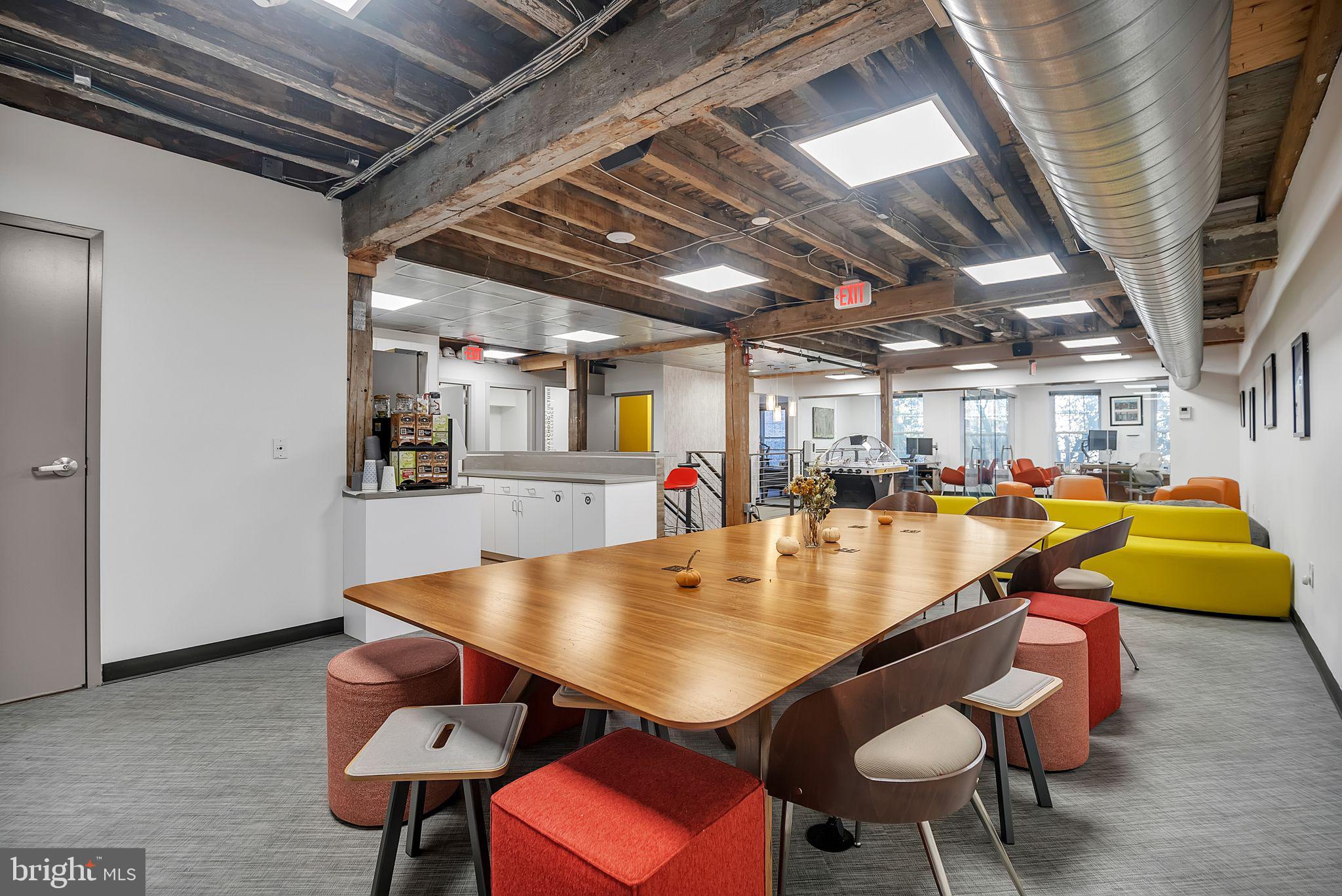 LOGAN SQUARE - Commercial Sale