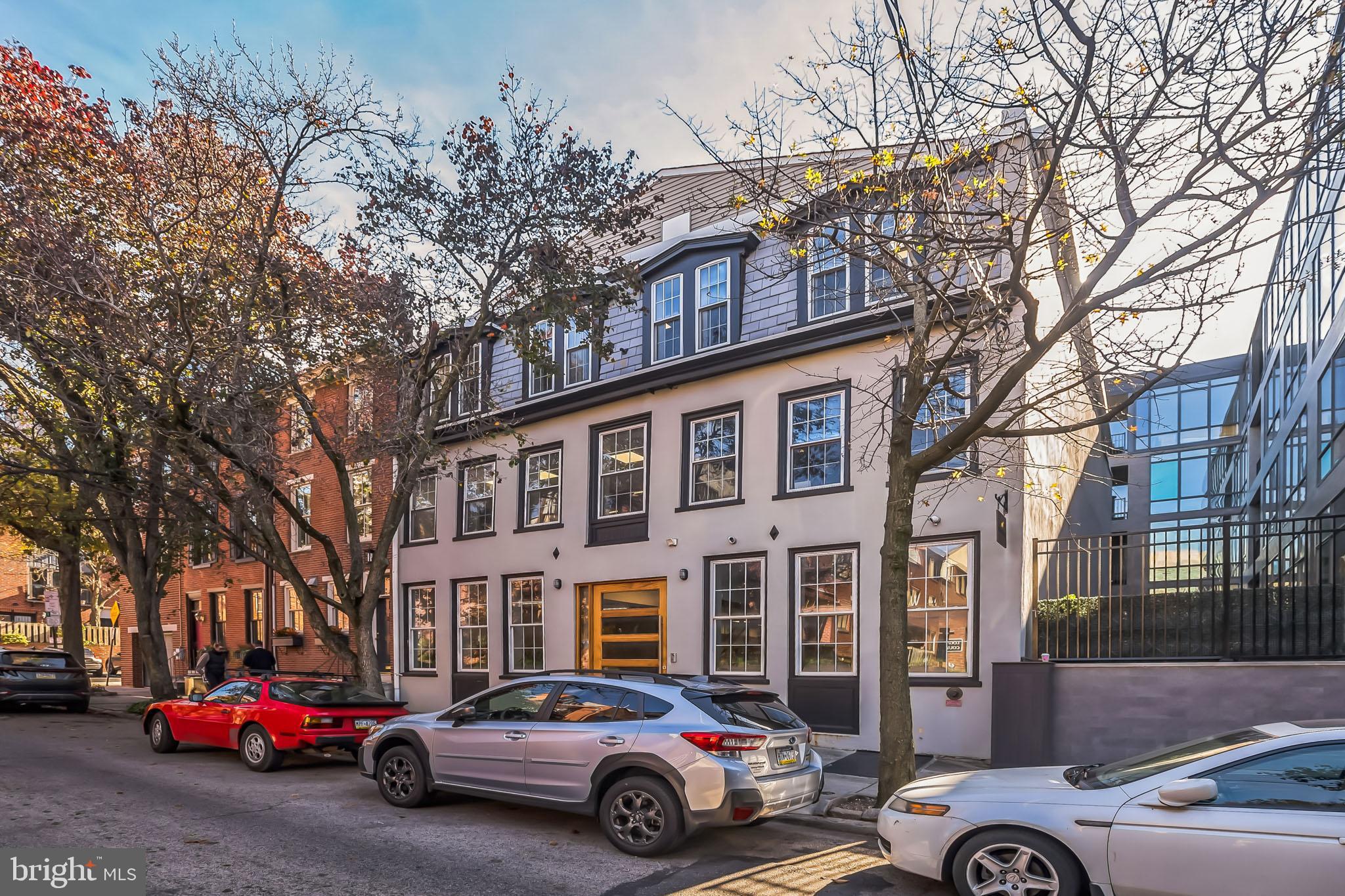 LOGAN SQUARE - Commercial Sale