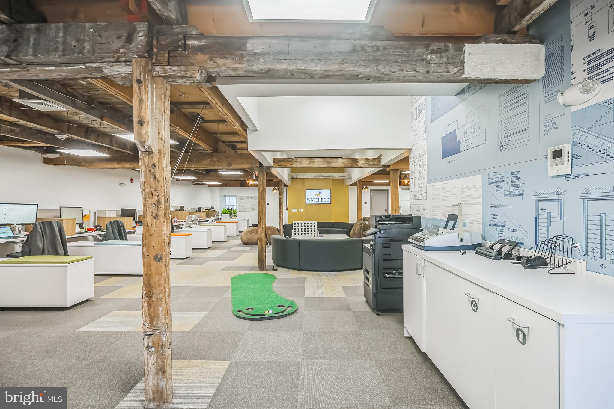 LOGAN SQUARE - Commercial Sale