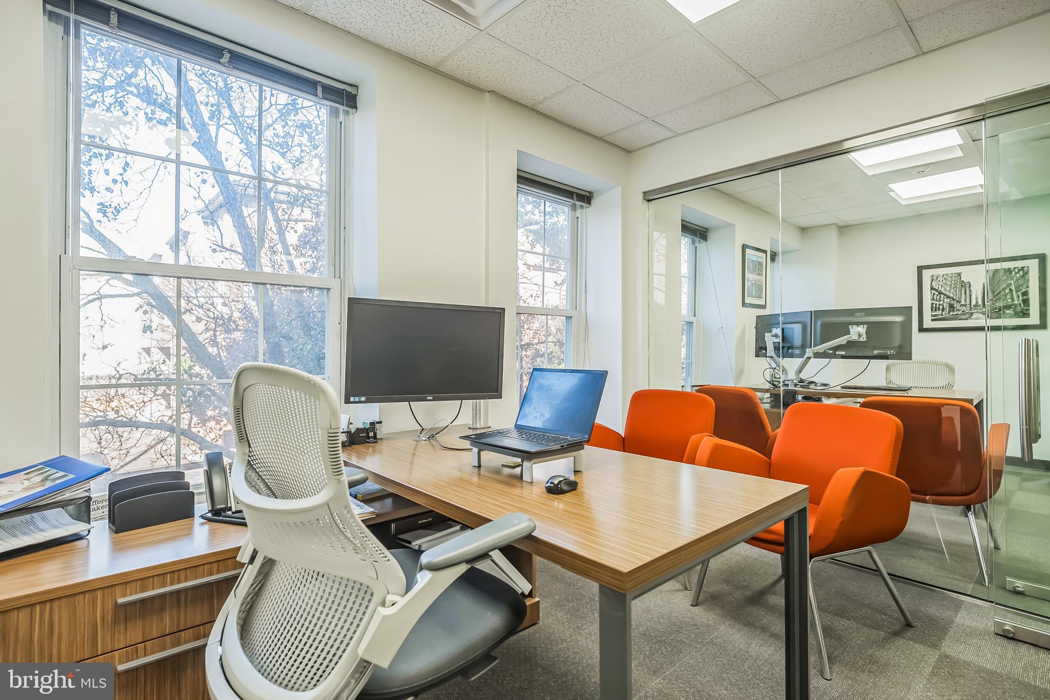 LOGAN SQUARE - Commercial Sale