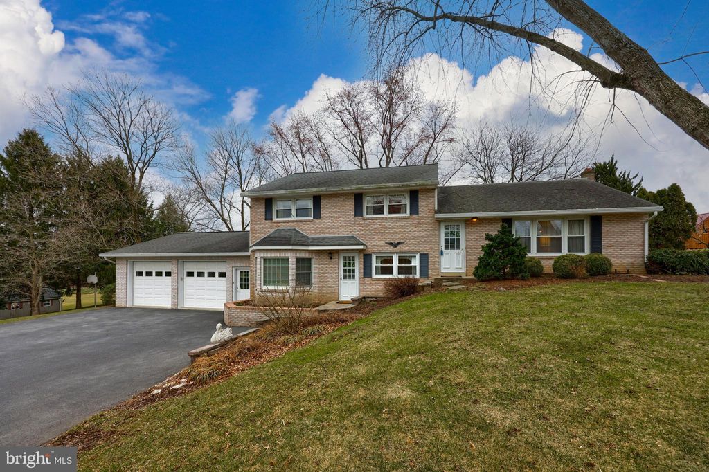 Photo of 9 ELSER HILL RD, LITITZ, PA 17543 (MLS # PALA2031296)