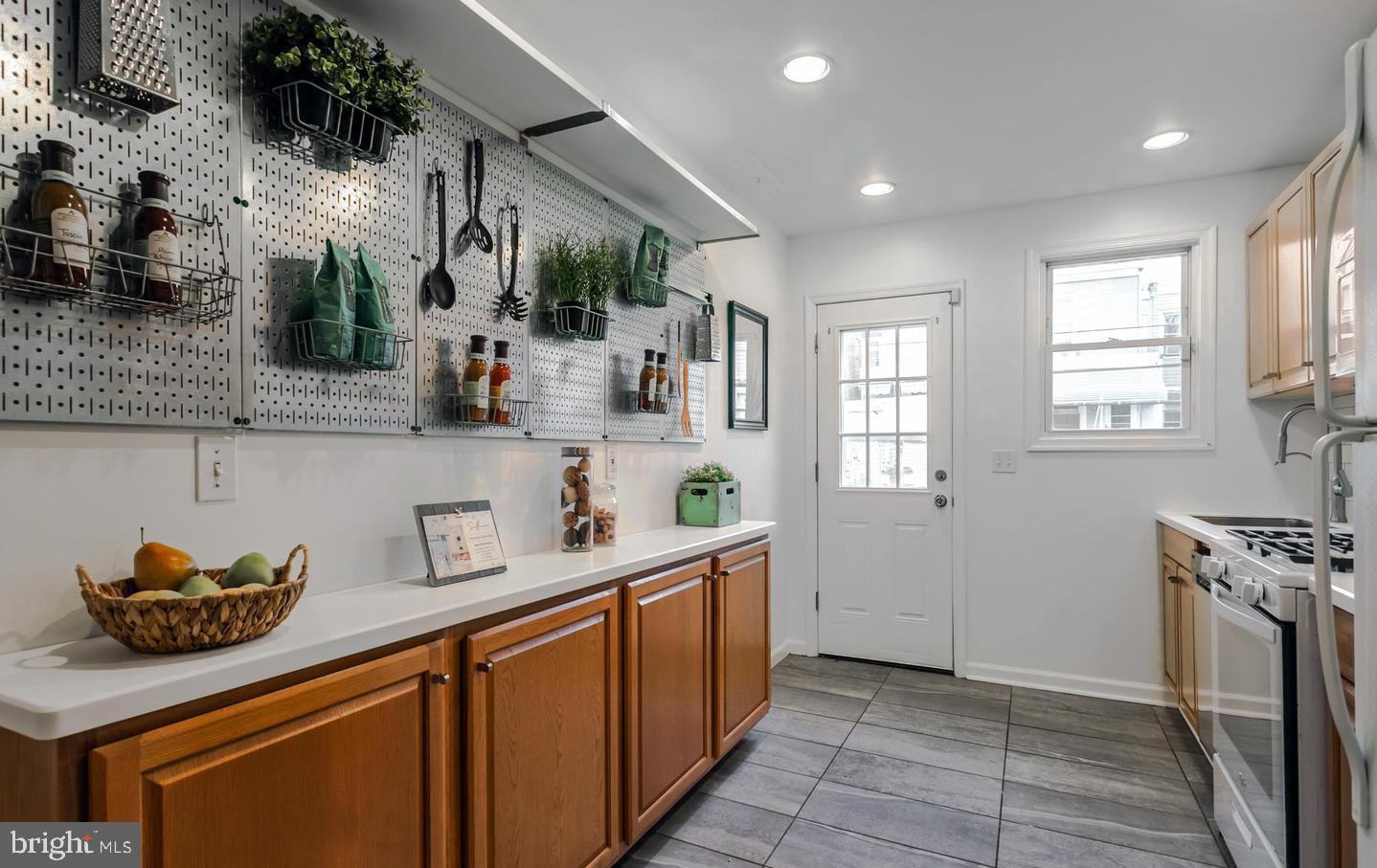 PORT RICHMOND - Residential Lease