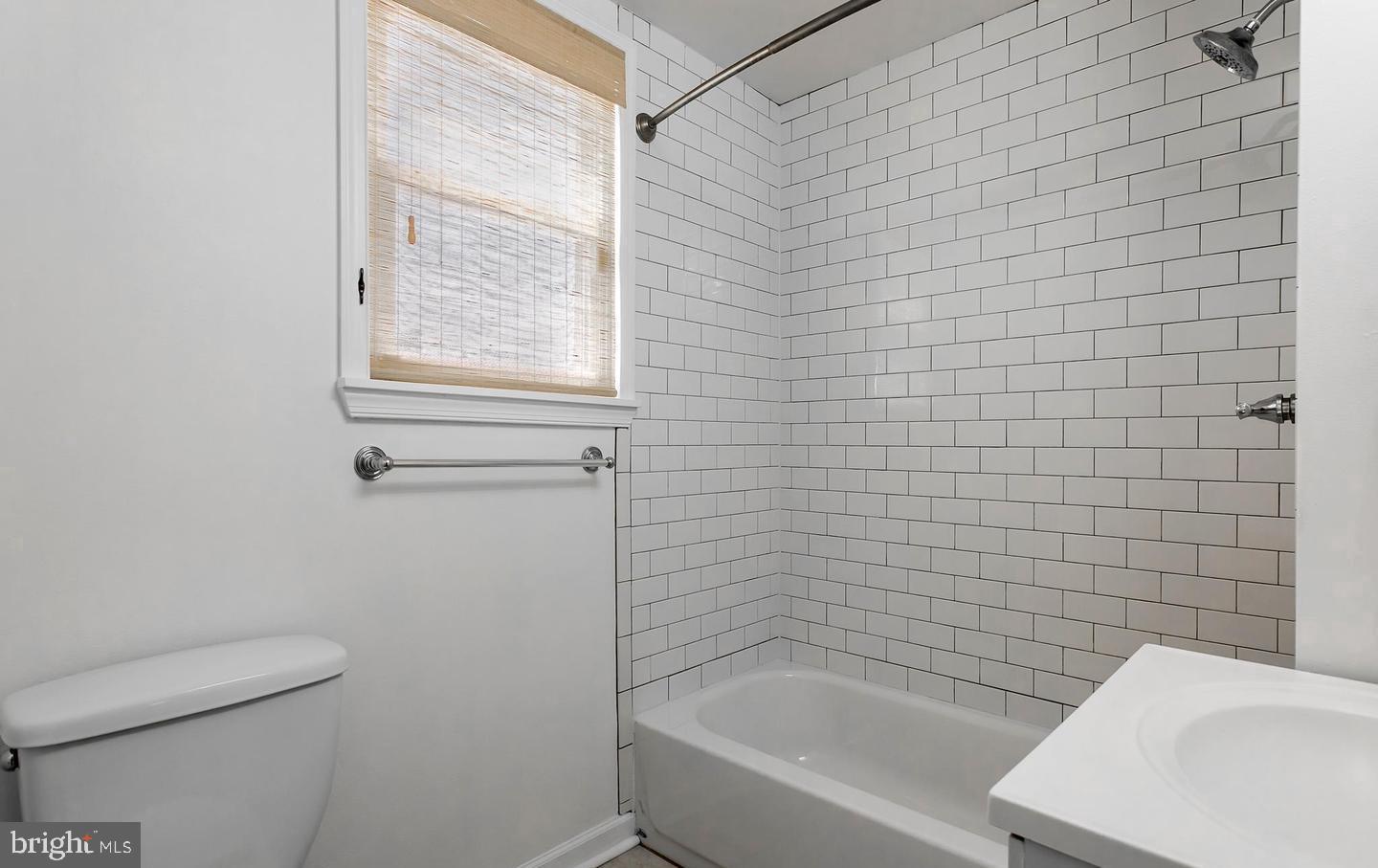 PORT RICHMOND - Residential Lease