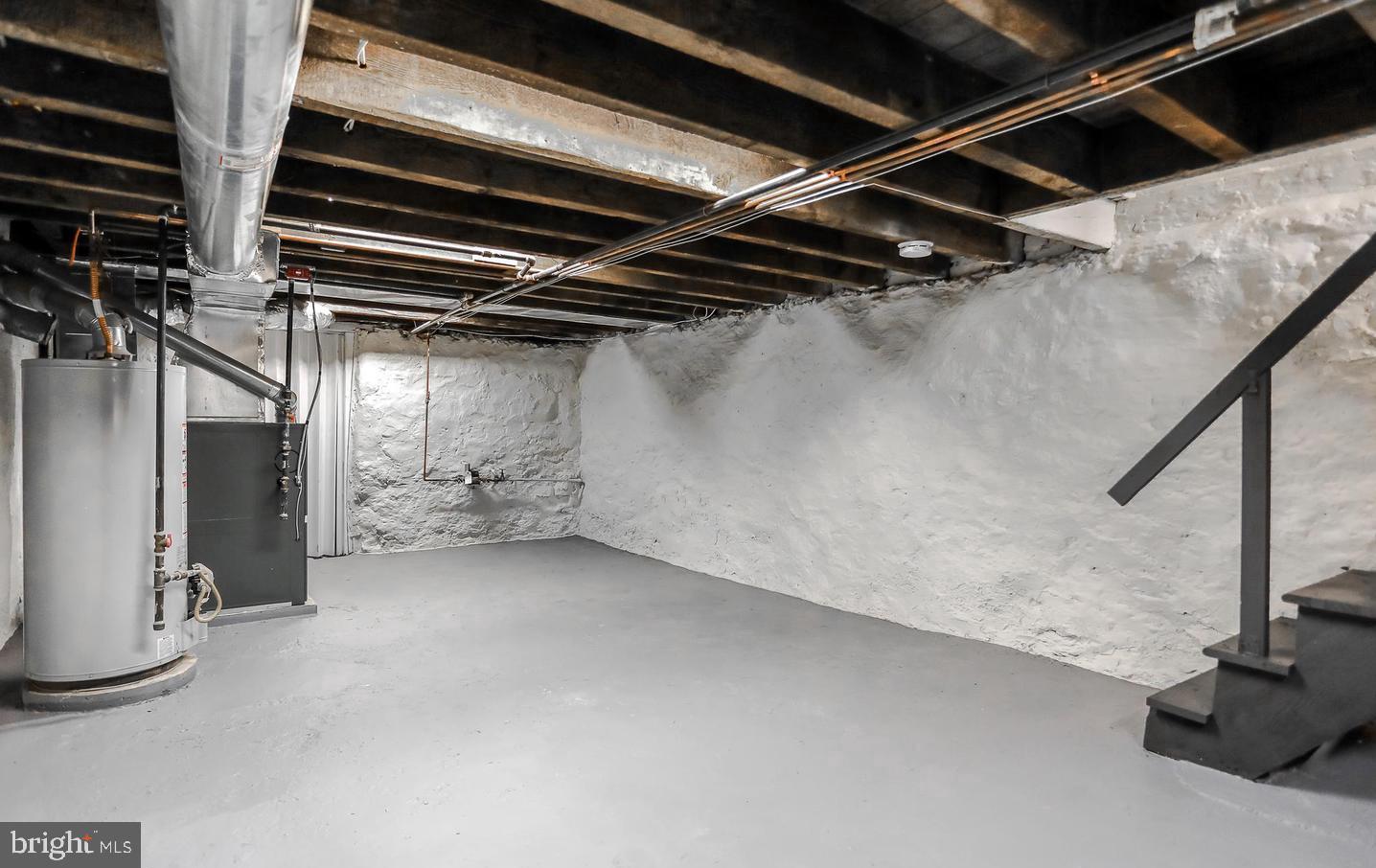 PORT RICHMOND - Residential Lease