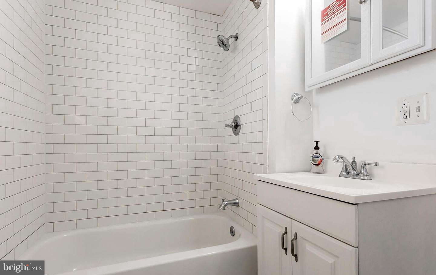 PORT RICHMOND - Residential Lease