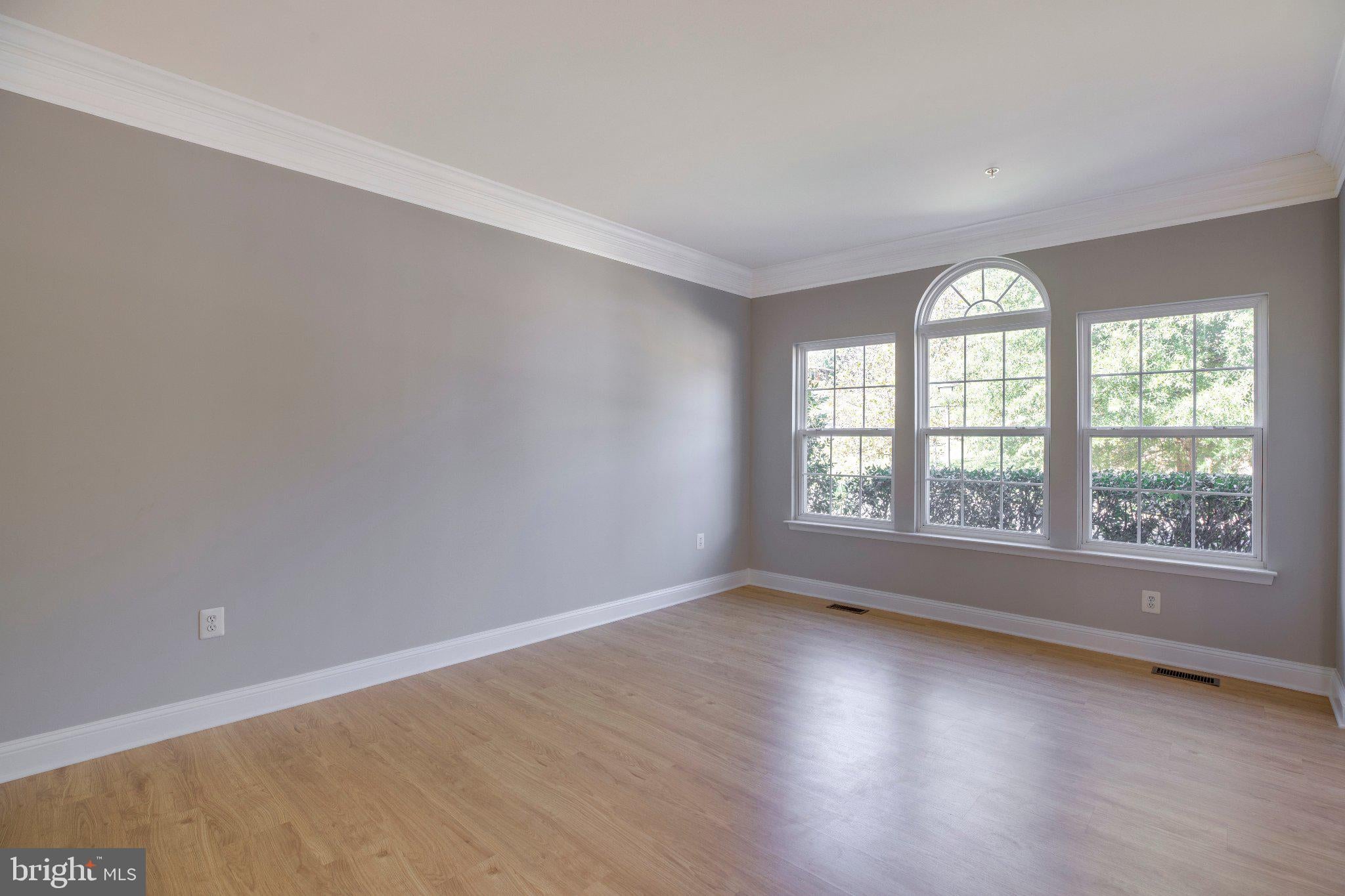 404 S PARROT DRIVE