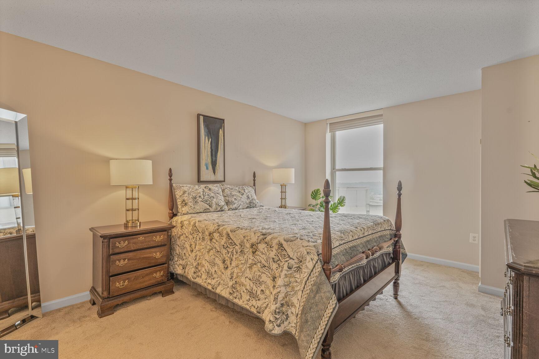 THE JEFFERSON - SUNRISE SENIOR LIVING - Residential