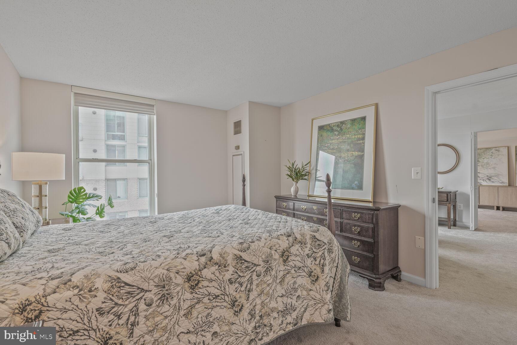 THE JEFFERSON - SUNRISE SENIOR LIVING - Residential