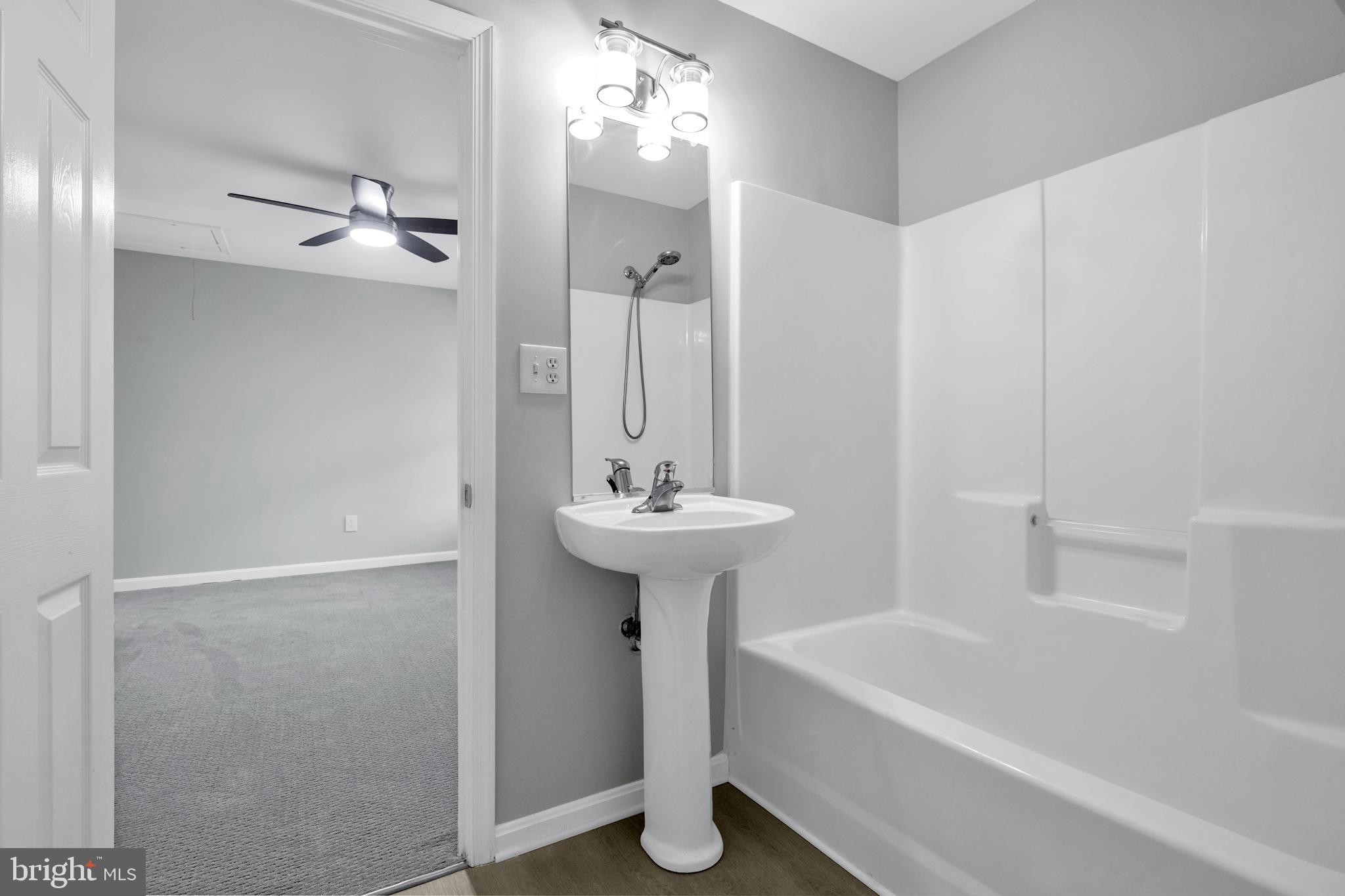 PETZOLD - Residential Lease