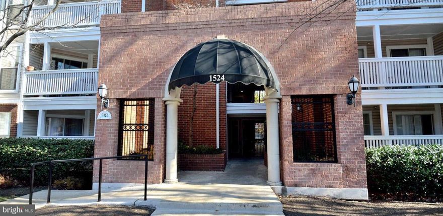 GATED BUILDING W/  AN ASSIGNED GARAGE PARKING. Fabulous Tysons Corner/Mclean location next to "The Galleria". Walk to shopping and restaurants. Near Metro. One of the large one bdrm unit . full size washer/dryer. Located In the heart of Tysons. Available immediately. Community has , pool, party room and exercise facility. Easy access to RT. 66 and the beltway, and Metro. TEXT OR EMAIL FOR FASTER REPLY. Use NVAR Application Form. Non Refundable Application fee is $50 per Adult. Min 2 Years lease prferred. Tenant pays only Elecricity. No Pets.