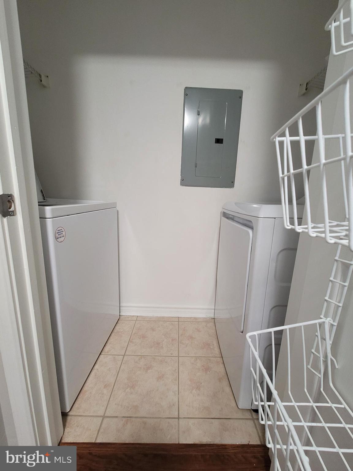 FOUNTAINS AT MCLEAN - Residential Lease