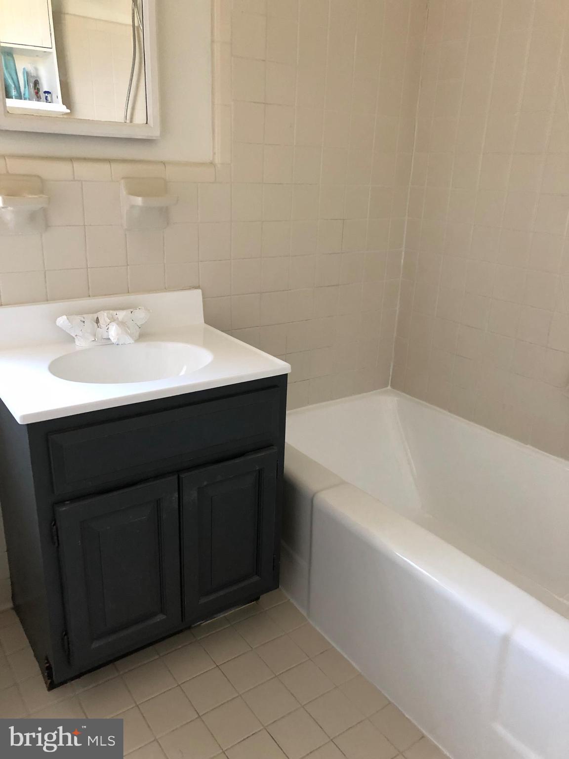 CAMBRIDGE COURTS - Residential Lease