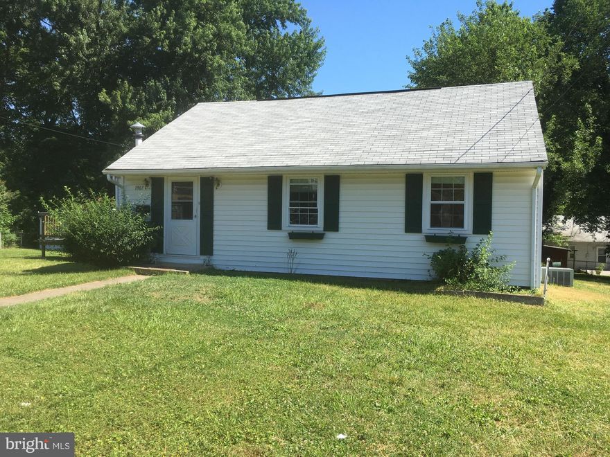 Vacant, immediately available.  Charming single family home with large deck on cul-de-sac lot. Newly remodeled with wood floors throughout, granite kitchen counter tops. Beautiful sunroom off kitchen, 3 bedrooms, central AC, large lot with outdoor storage shed. Terrific location, just minutes from I495 and I66.