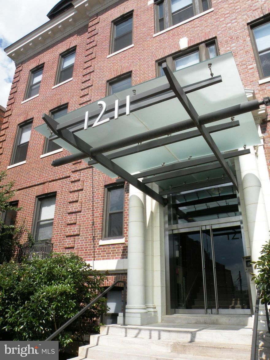 First floor 1bedroom/1bath unit with large outdoor terrace with a private feel. Open concept living, dining and kitchen areas are ideal for entertaining. Premier parking location in secure garage just steps from unit . .. no need to hassle with elevators. 1parking spot is included. Building amenities include secure building, fitness center, common lounge, and rooftop deck. Washer and Dryer in unit