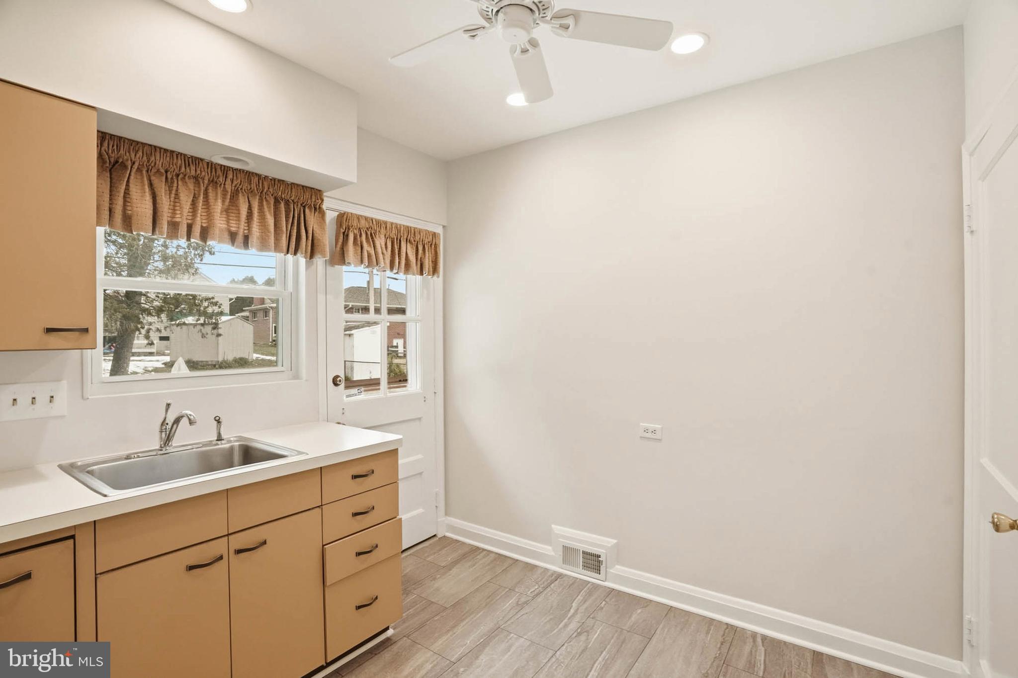 GREENSPRING MANOR - Residential