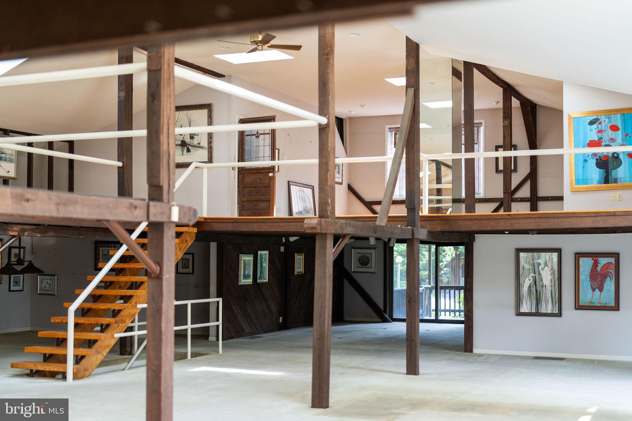 LOVING ACRES - Residential