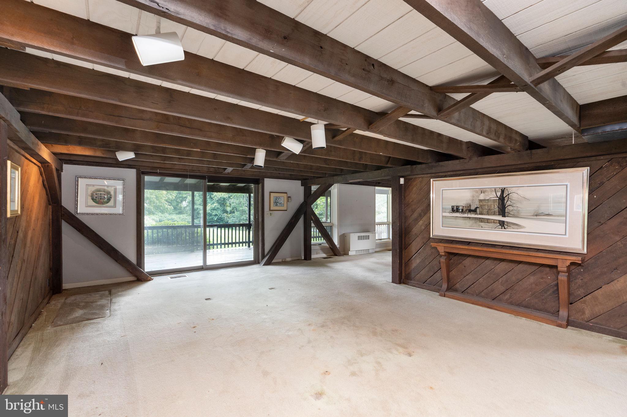 LOVING ACRES - Residential