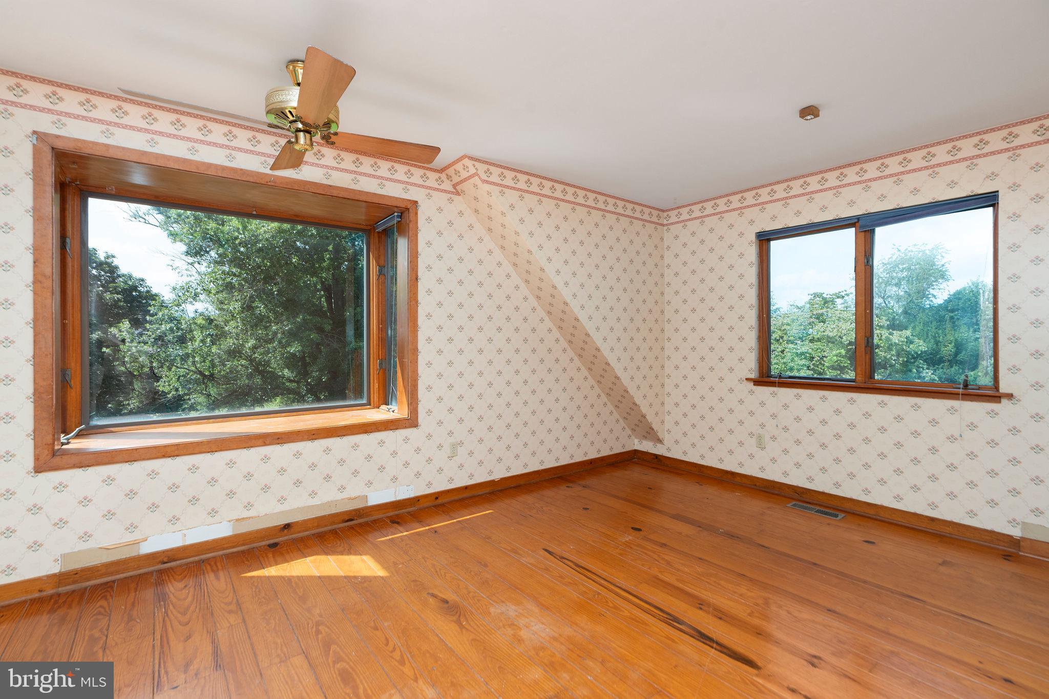 LOVING ACRES - Residential