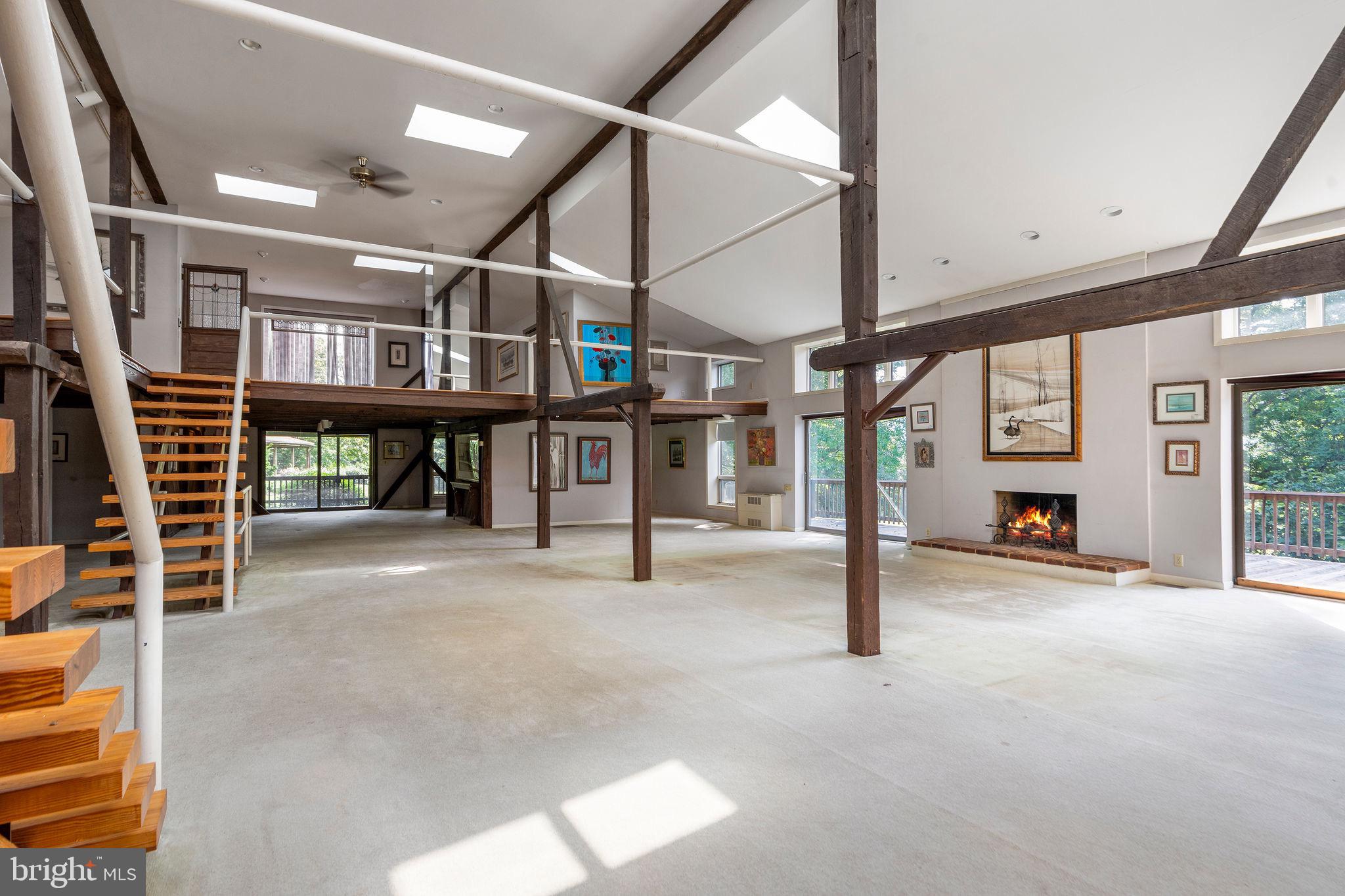 LOVING ACRES - Residential