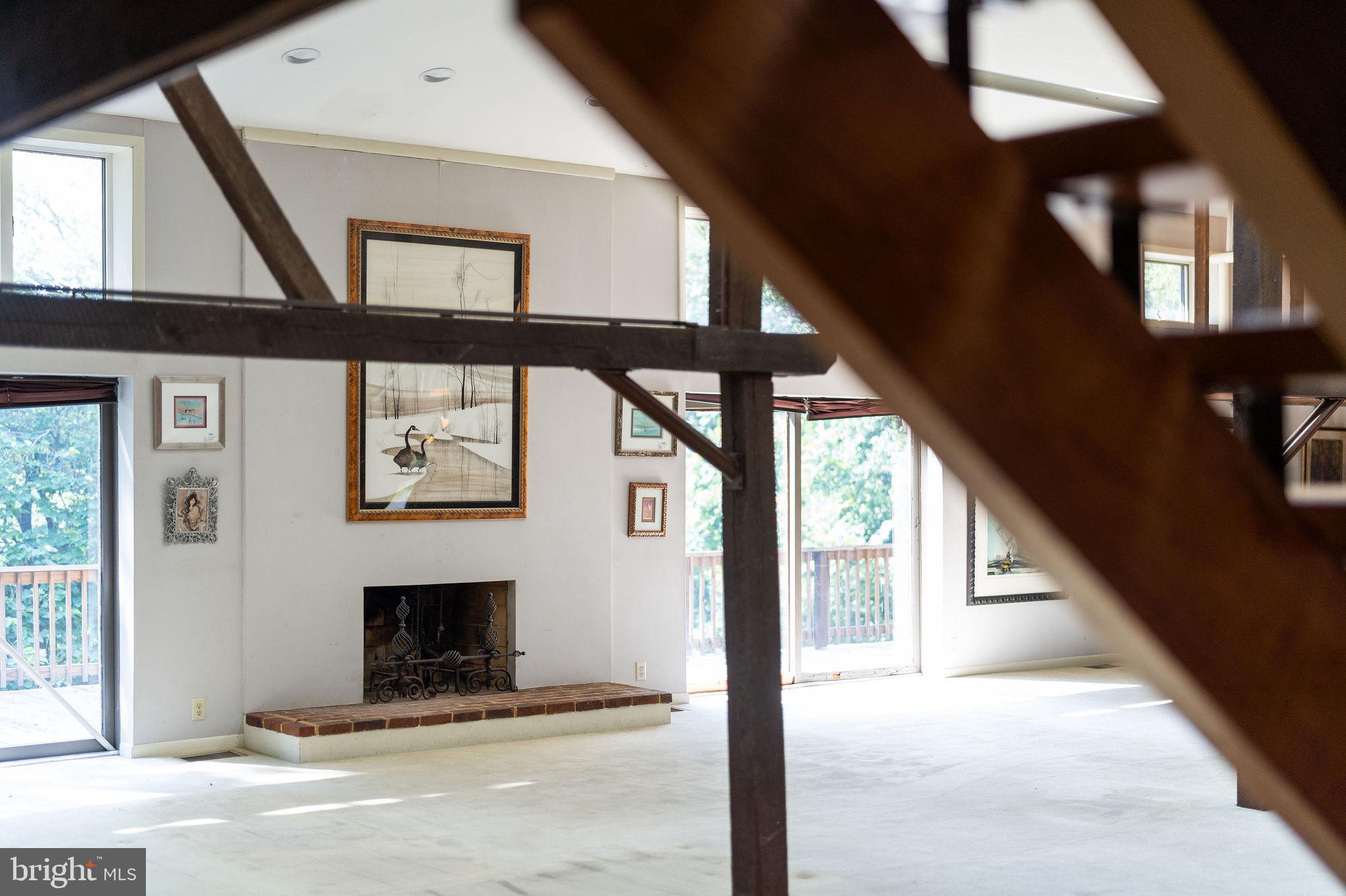 LOVING ACRES - Residential