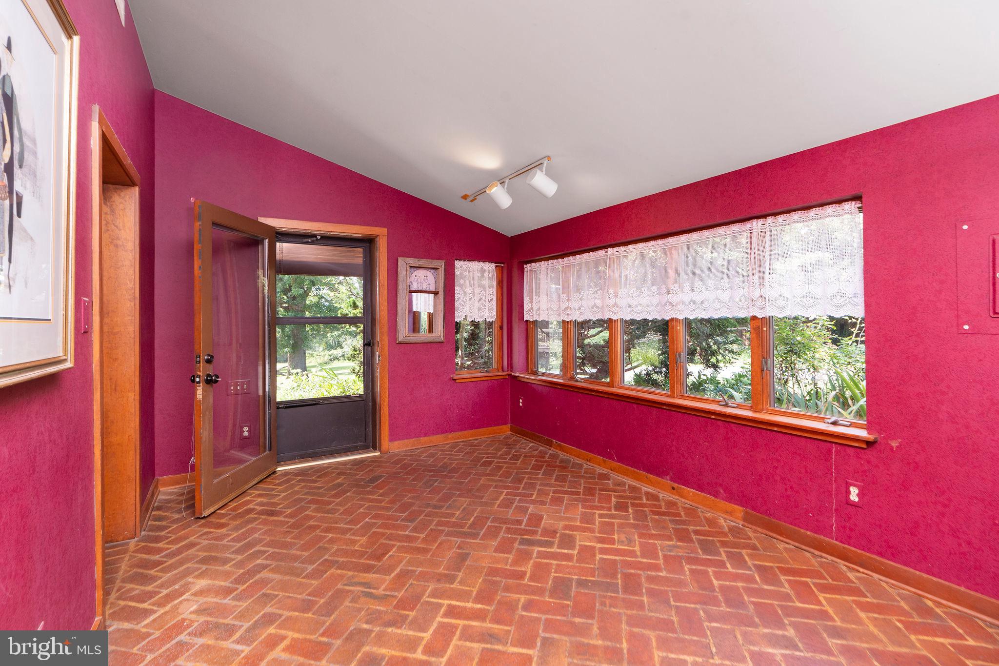 LOVING ACRES - Residential