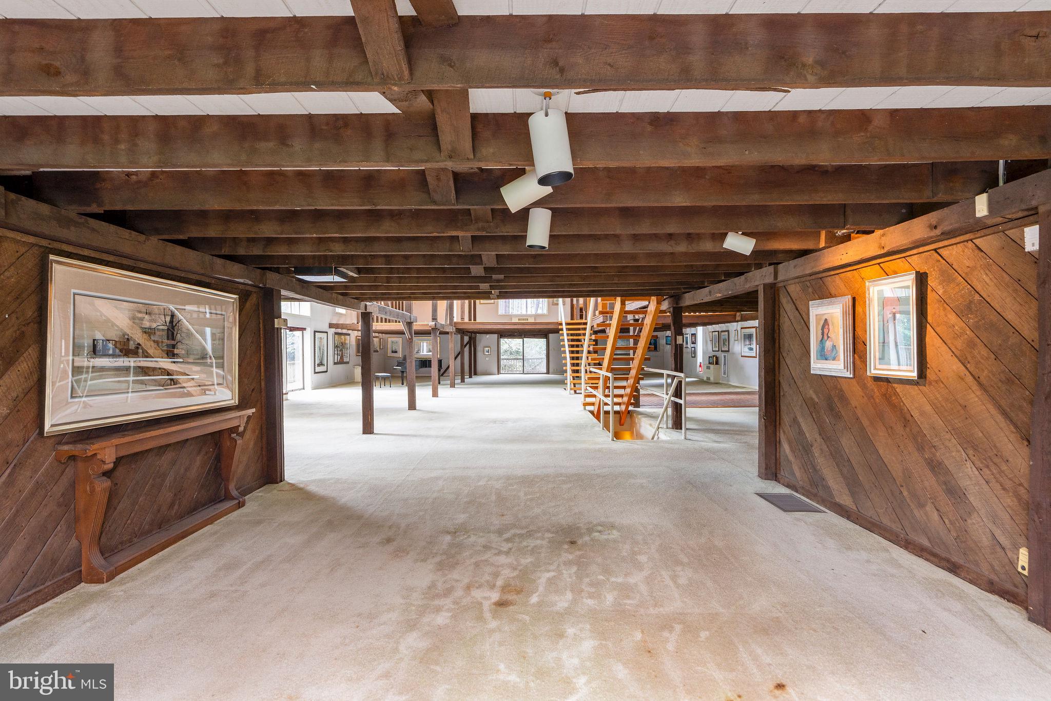 LOVING ACRES - Residential