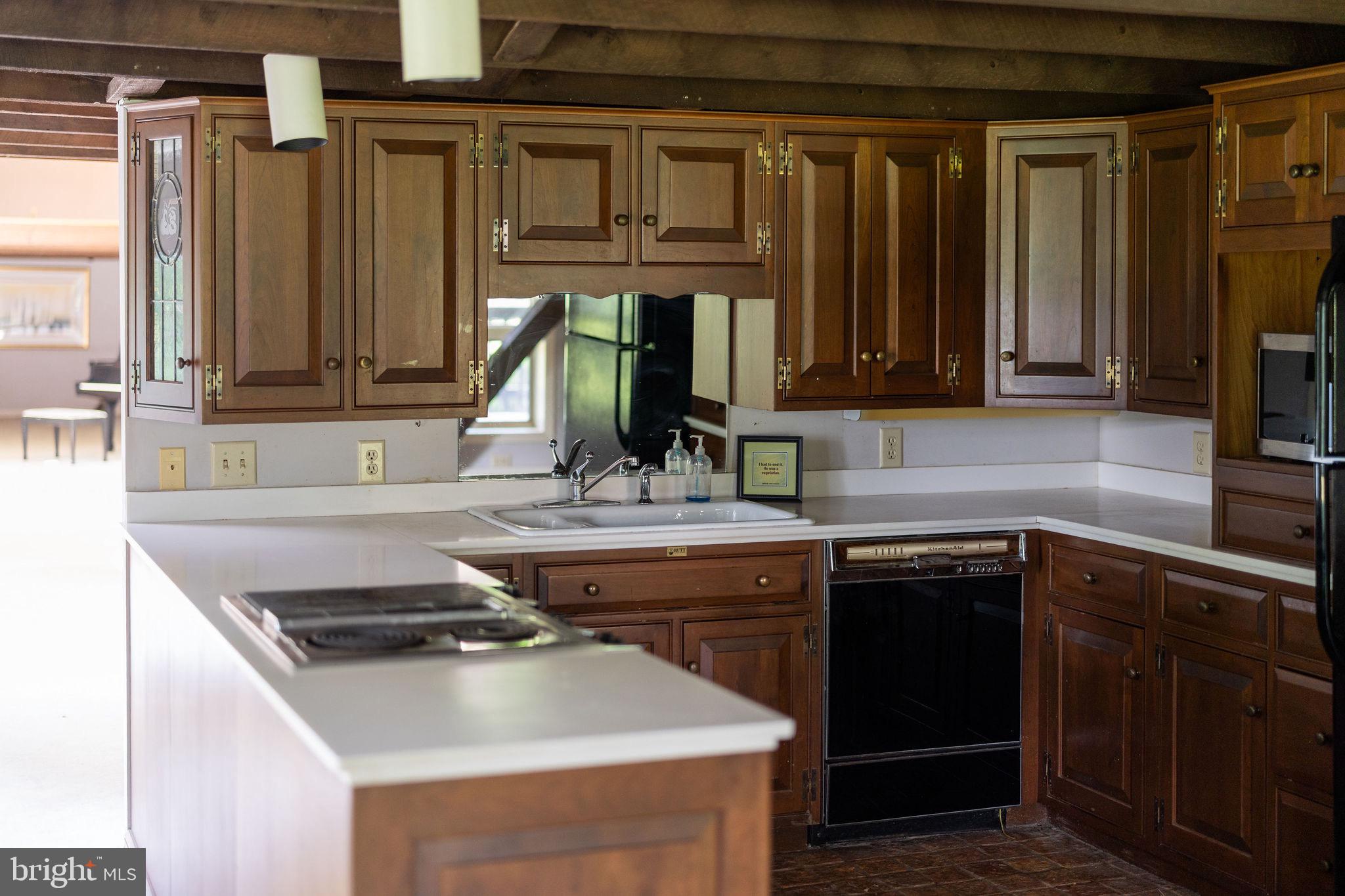 LOVING ACRES - Residential