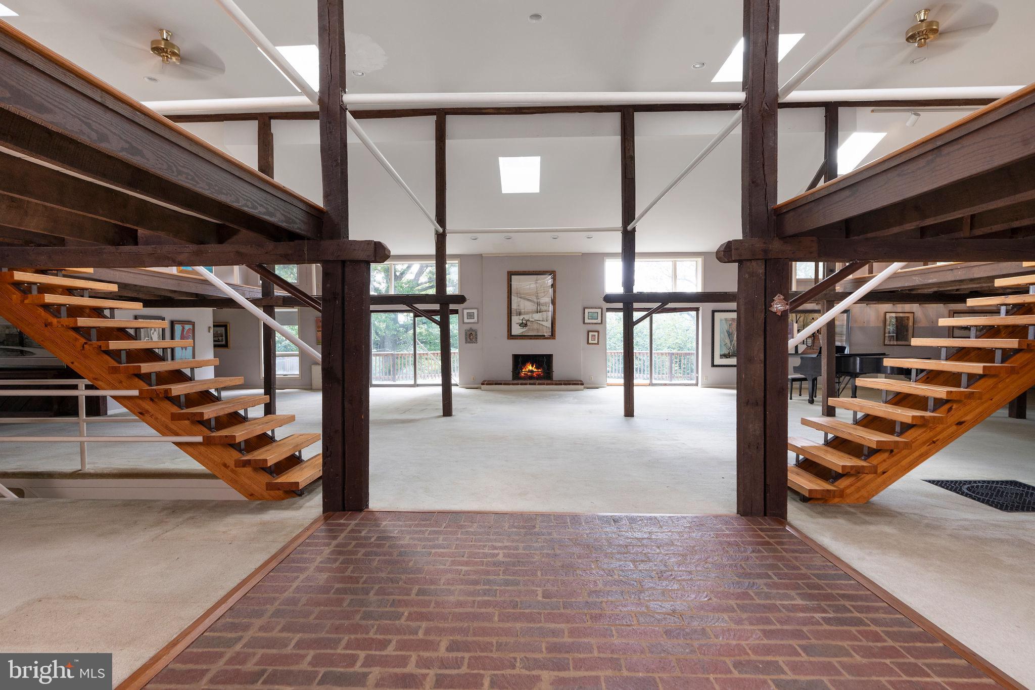 LOVING ACRES - Residential