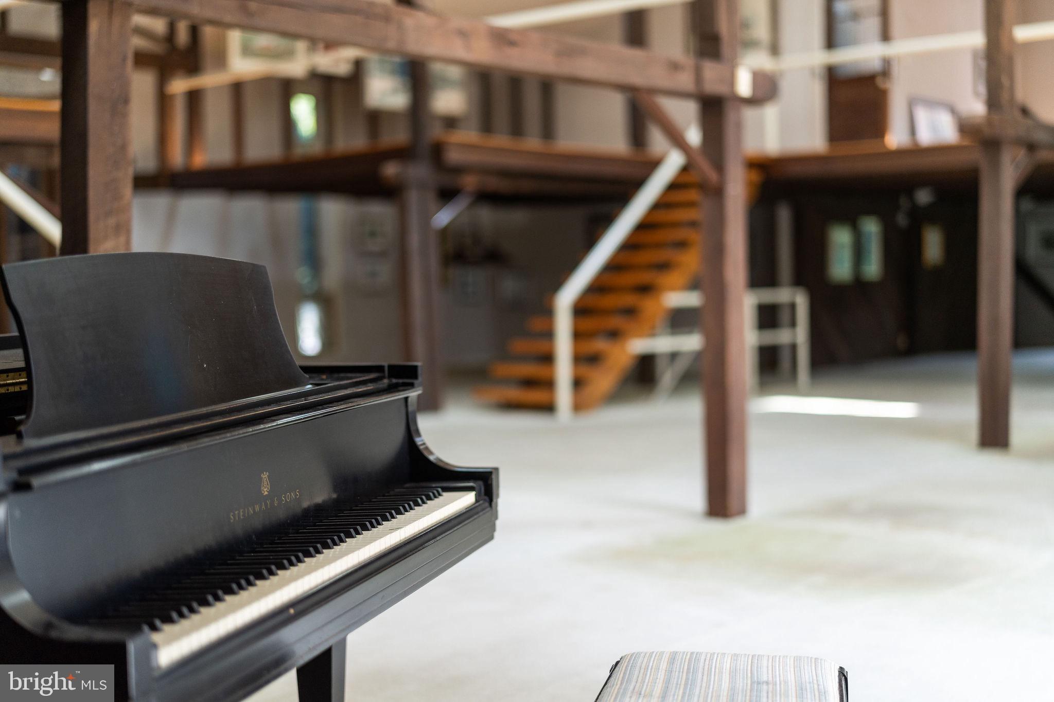 LOVING ACRES - Residential