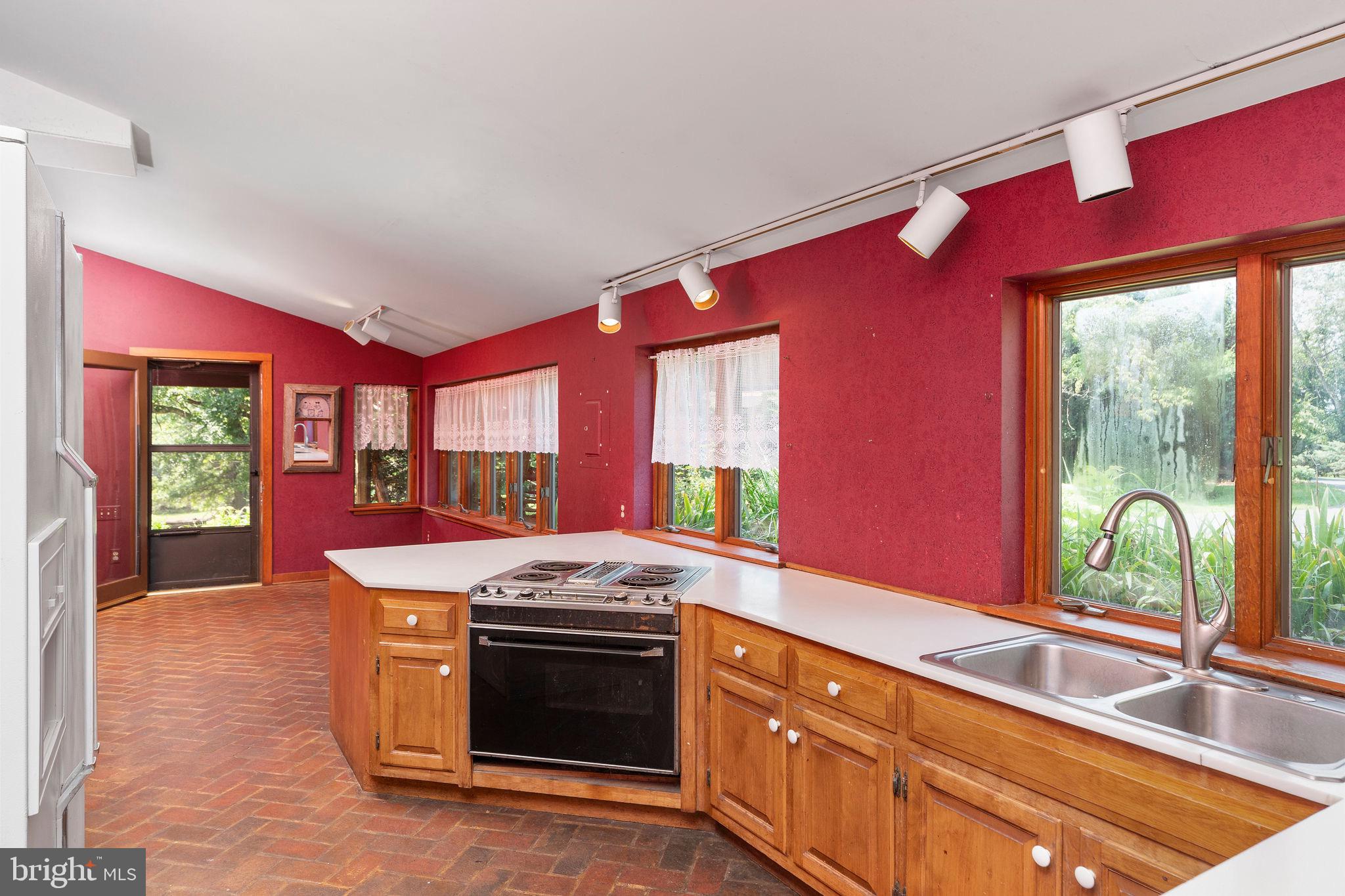 LOVING ACRES - Residential