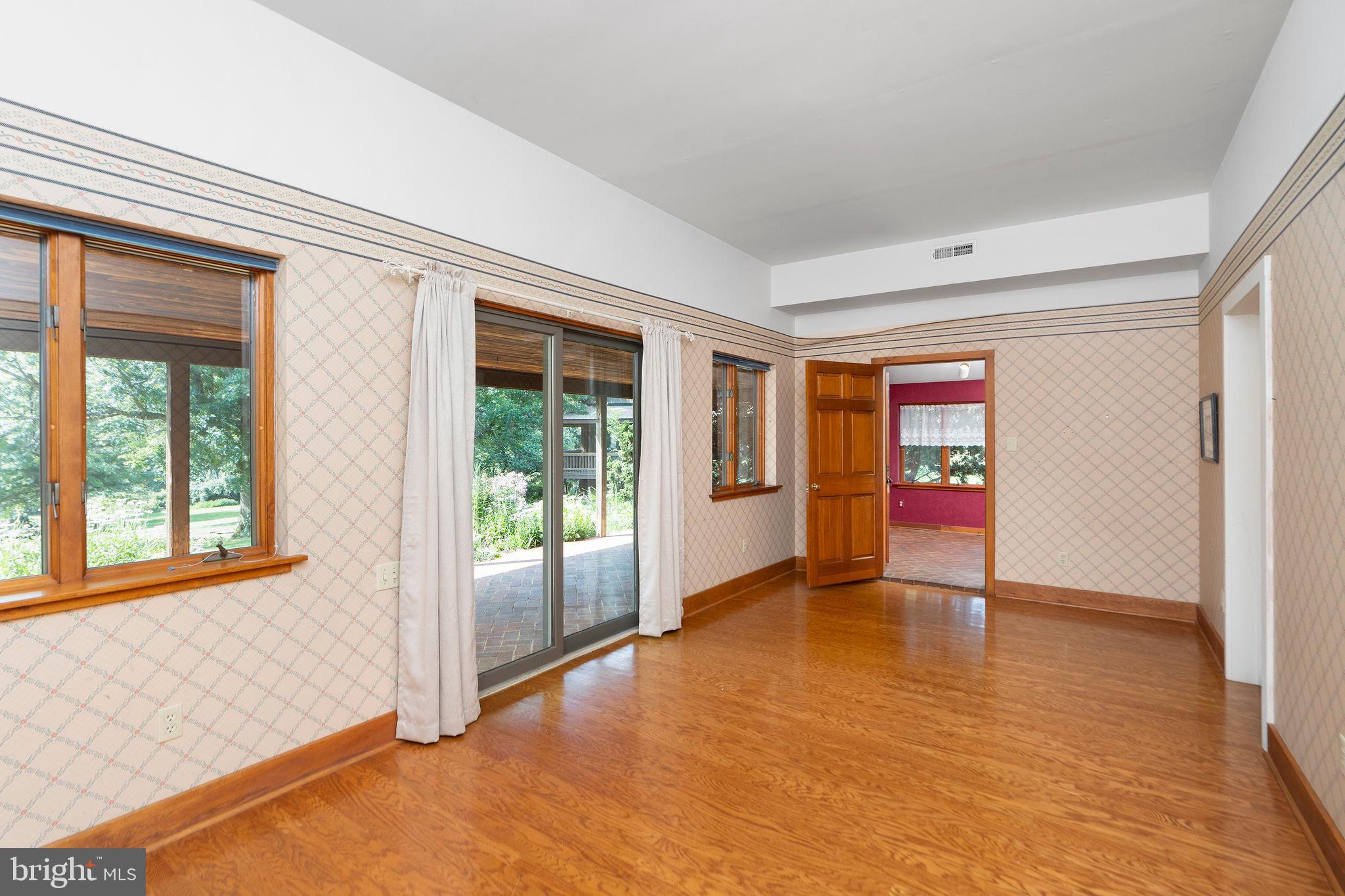 LOVING ACRES - Residential