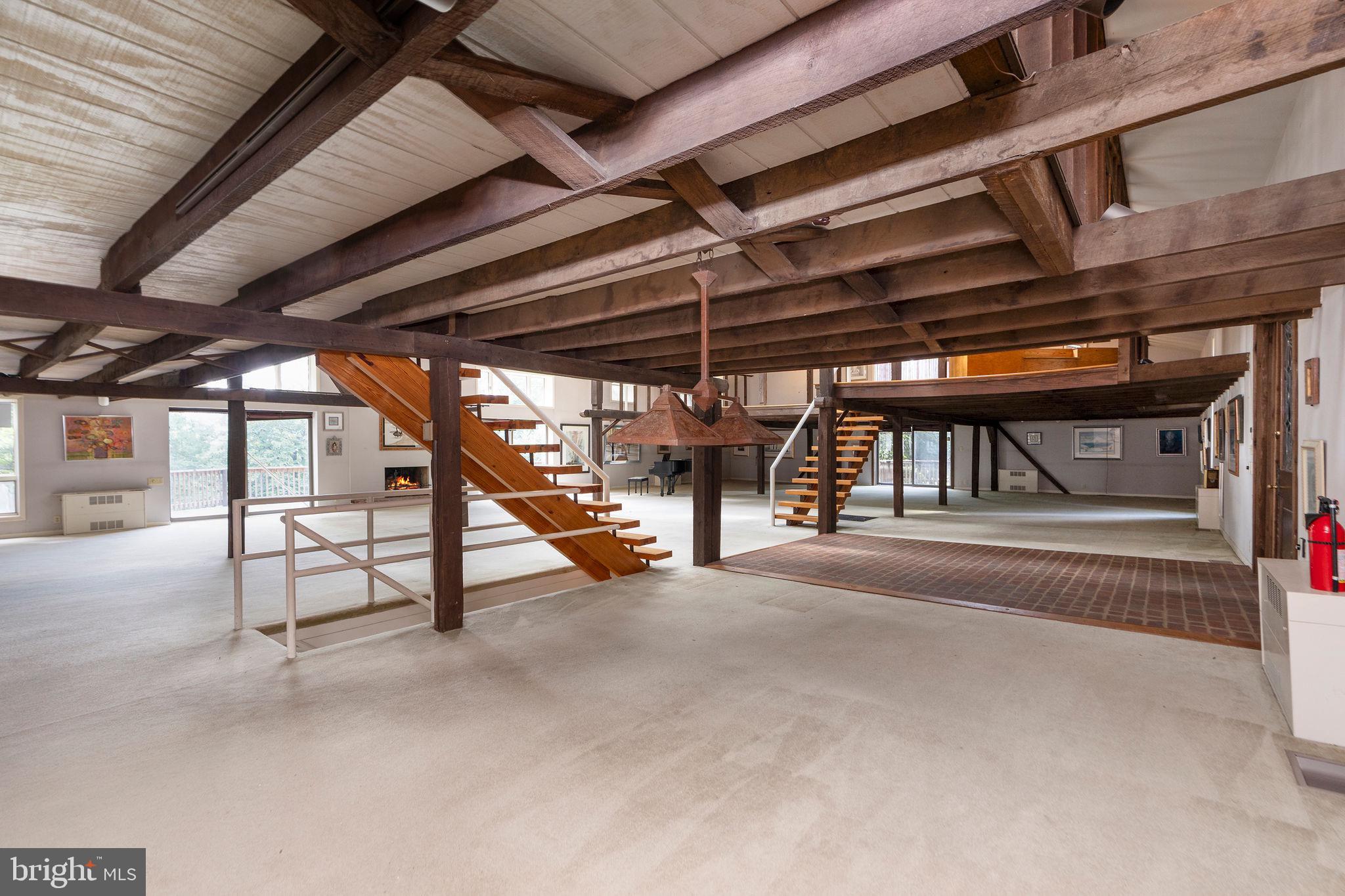 LOVING ACRES - Residential