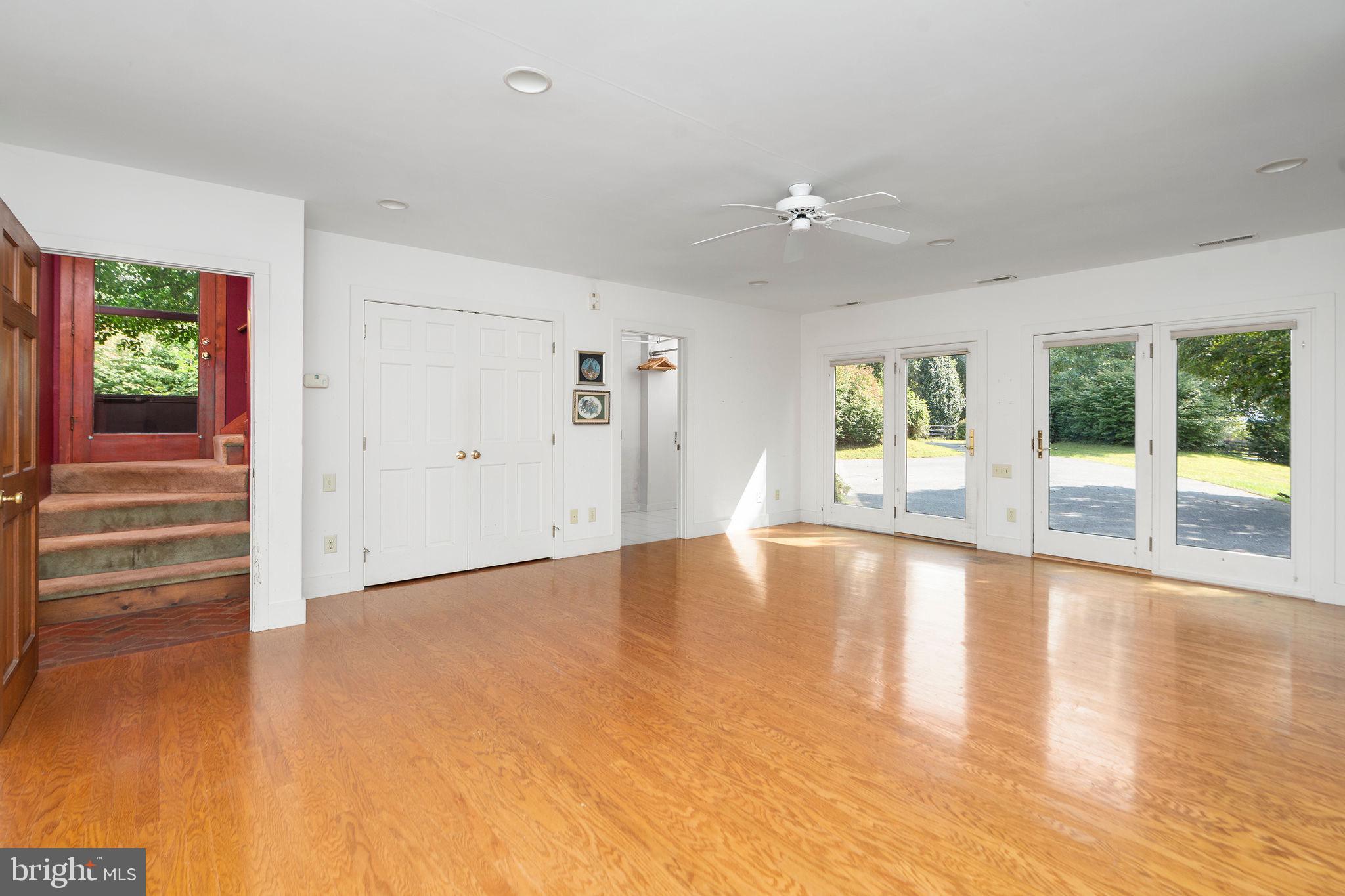 LOVING ACRES - Residential