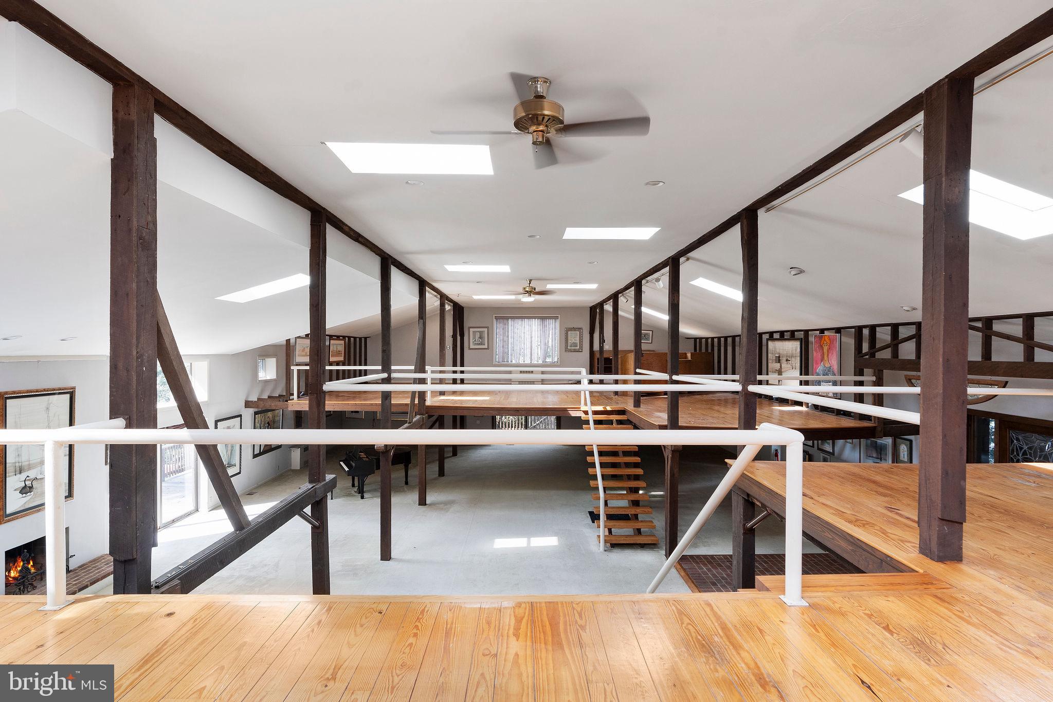 LOVING ACRES - Residential