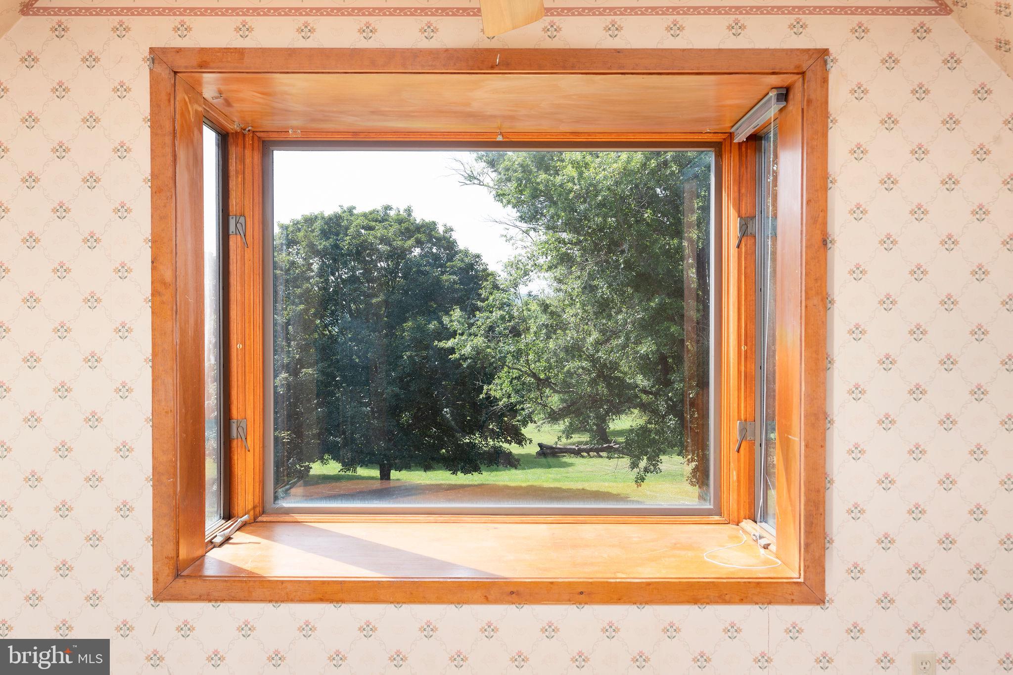 LOVING ACRES - Residential