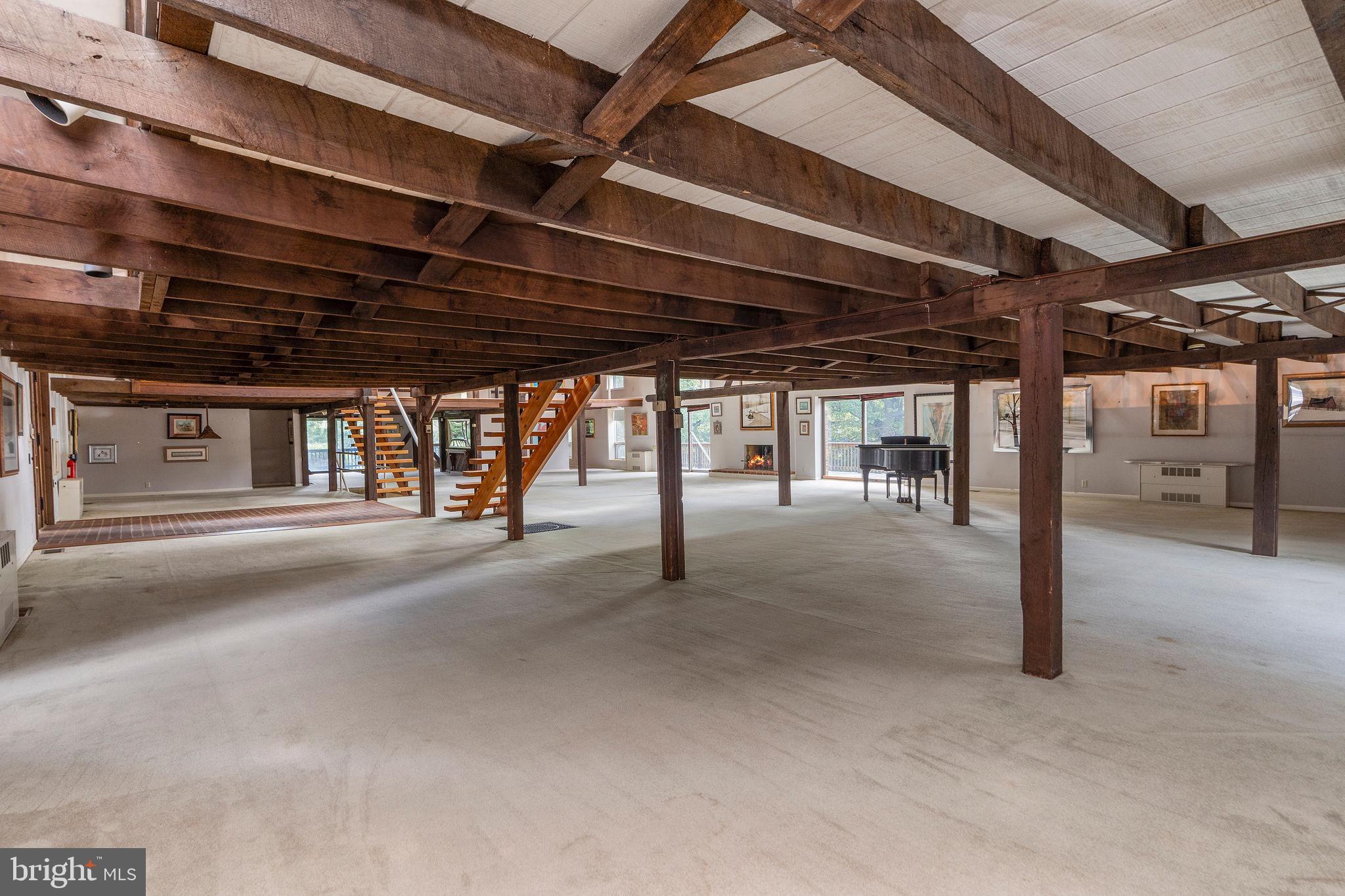 LOVING ACRES - Residential