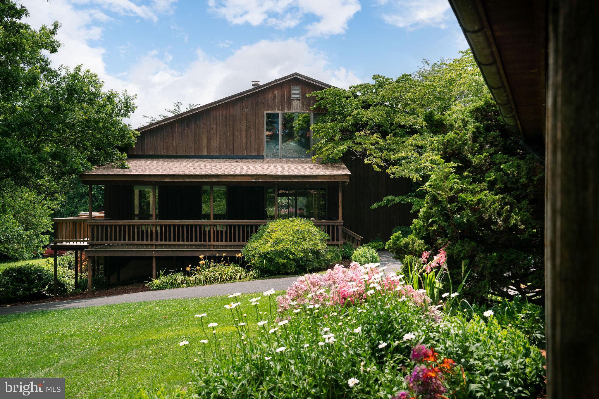 LOVING ACRES - Residential