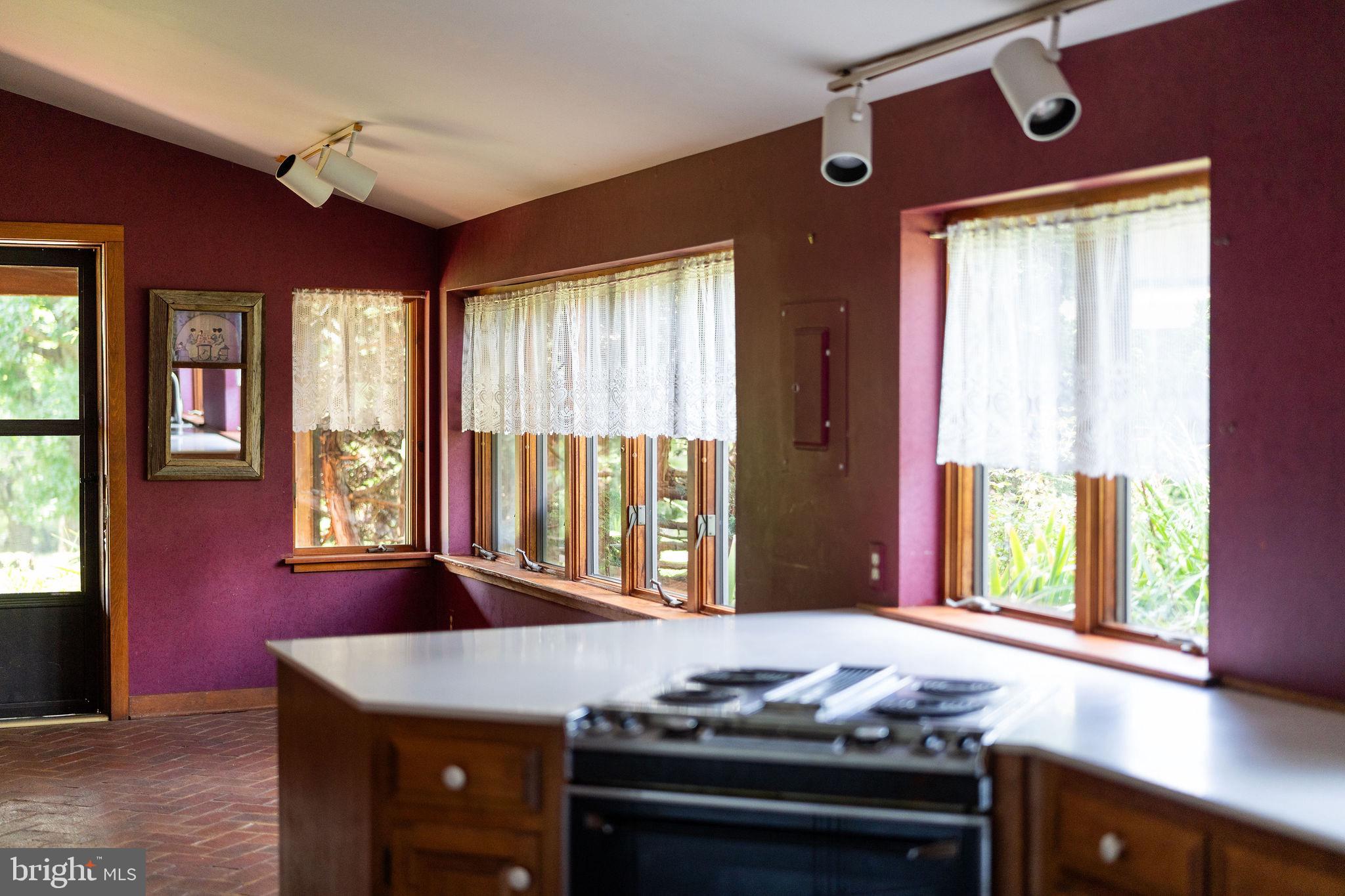 LOVING ACRES - Residential