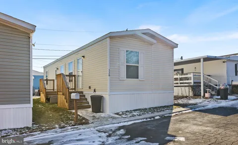 MLS: DENC2081356