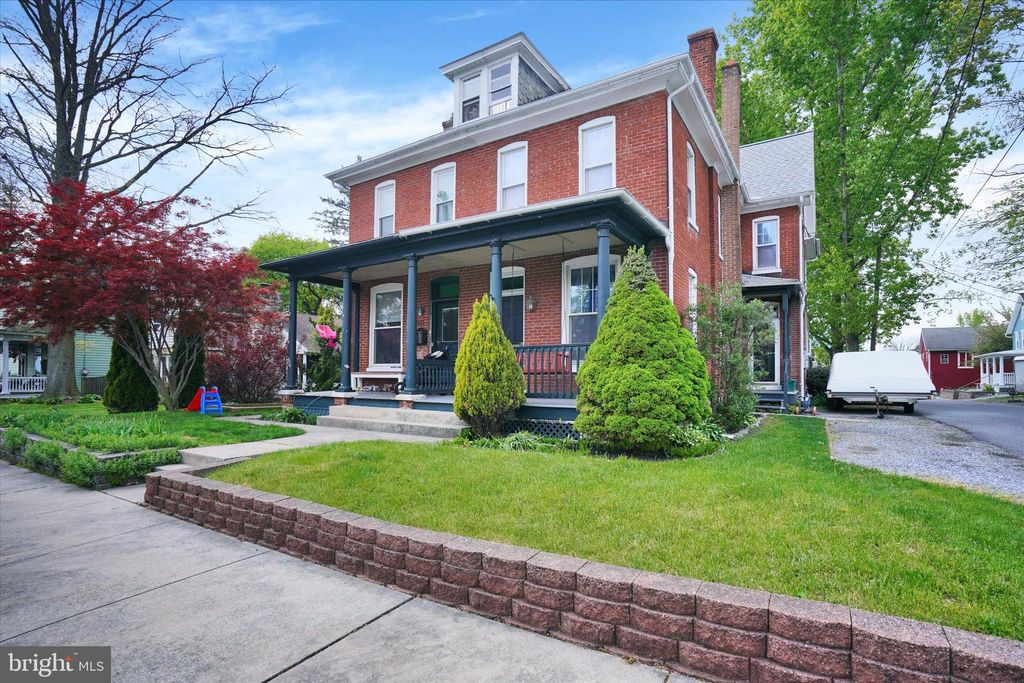 Photo of 233 E PARK ST, ELIZABETHTOWN, PA 17022 (MLS # PALA2034226)