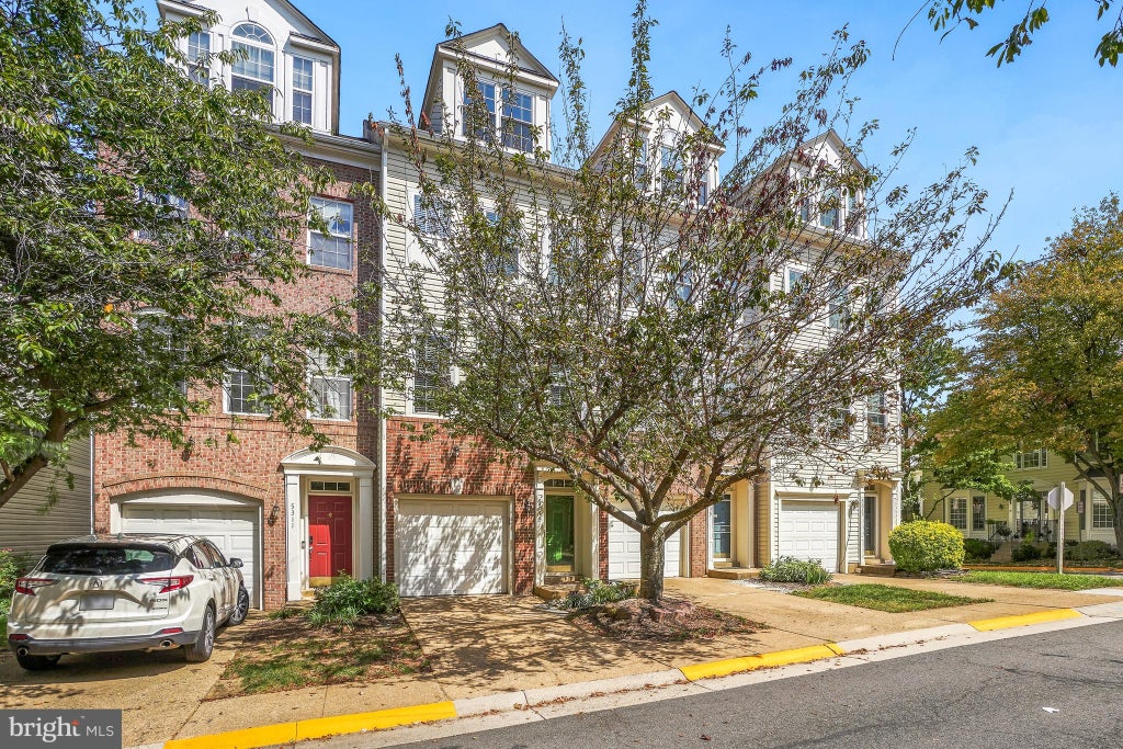 Photo of 5313 Chieftain Circle, ALEXANDRIA, VA 22312 (MLS # VAFX2340326)