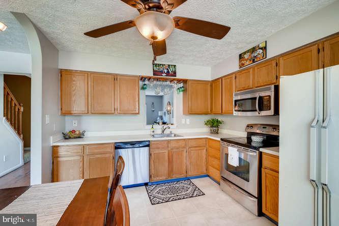 CONSTANT FRIENDSHIP - Residential Lease