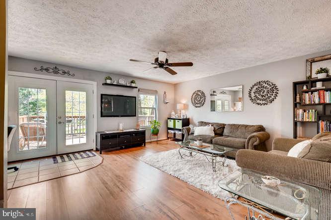 CONSTANT FRIENDSHIP - Residential Lease