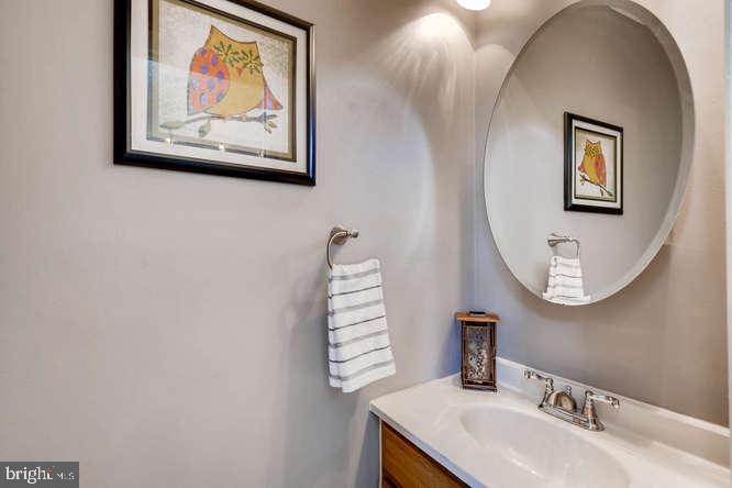 CONSTANT FRIENDSHIP - Residential Lease