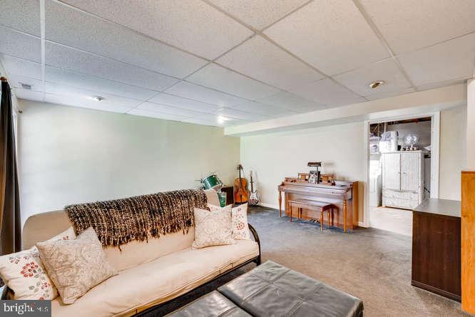 CONSTANT FRIENDSHIP - Residential Lease