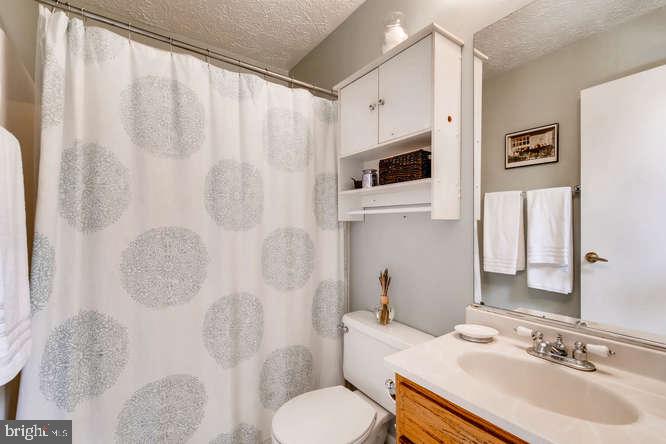 CONSTANT FRIENDSHIP - Residential Lease