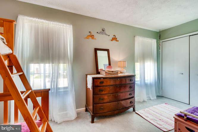 CONSTANT FRIENDSHIP - Residential Lease