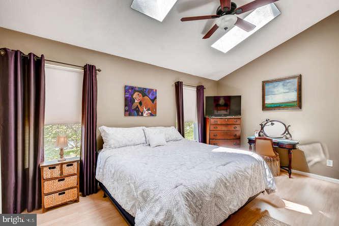 CONSTANT FRIENDSHIP - Residential Lease