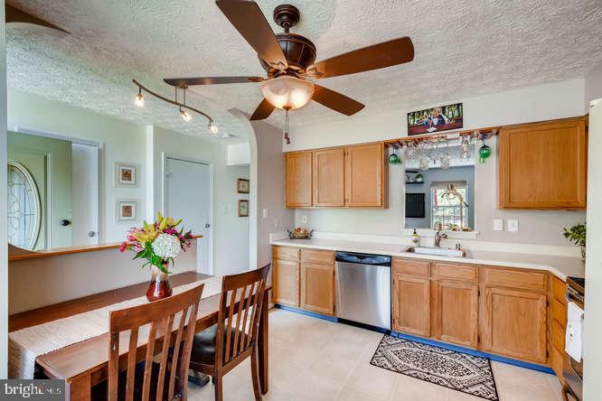 CONSTANT FRIENDSHIP - Residential Lease